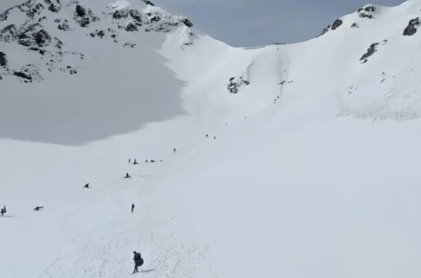 Buran Pass, A pass at 4550 metres of elevation